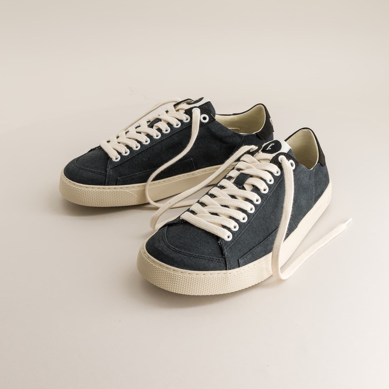 Peach - Black Canvas - slika 2